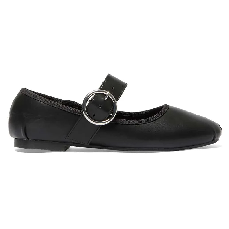 Selma Flat in Black Smooth