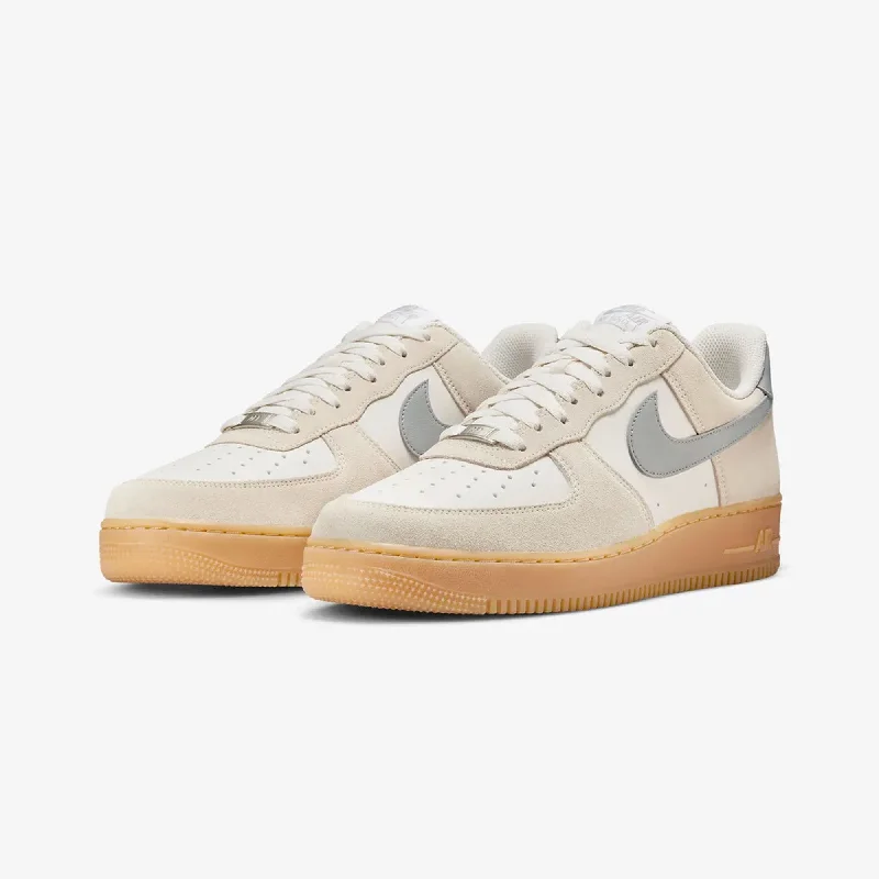 NIKE | AIR FORCE 1 '07 LV8 { PHANTOM/LT SMOKE GREY-GUM YELLOW