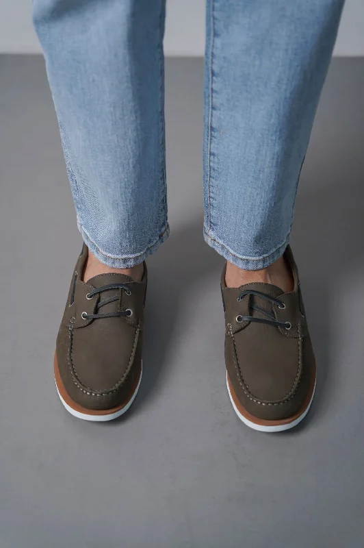 TUMBLED LEATHER BOAT SHOES