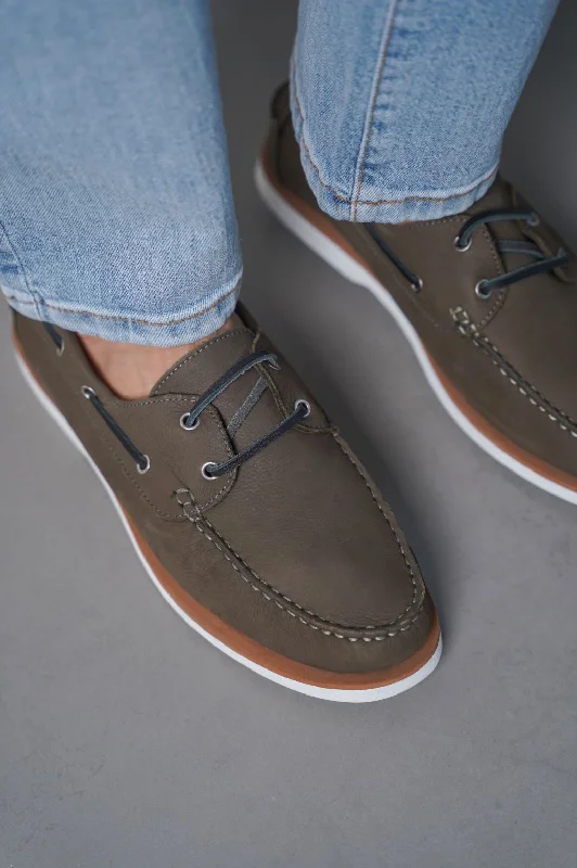 TUMBLED LEATHER BOAT SHOES