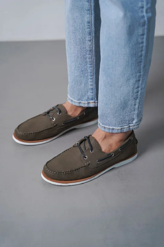 TUMBLED LEATHER BOAT SHOES